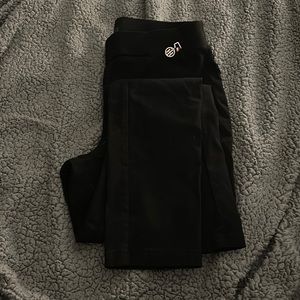 Like New Tommy Hilfiger Pointe Leggings Size 6